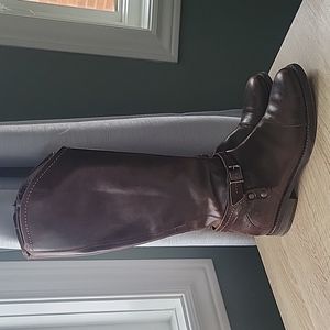 Equestrian style zip-up leather dress boot